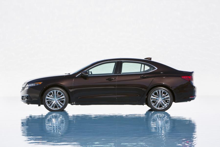  Acura TLX 3.5L V6 SH-AWD 2015 года  (фото 2 из 91)